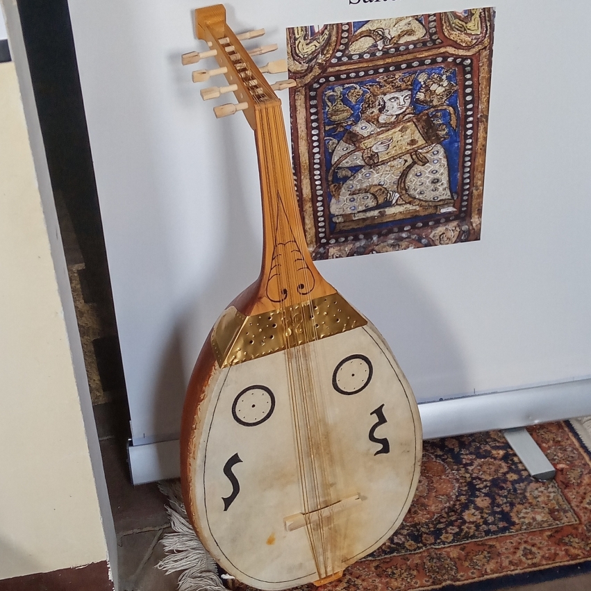 SICILIA ARABA MUSICA 4.  Oud (o Barbat?) in legno di palma.